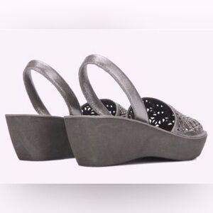 Kenneth Cole Reaction
Women's Shine Far Slingback